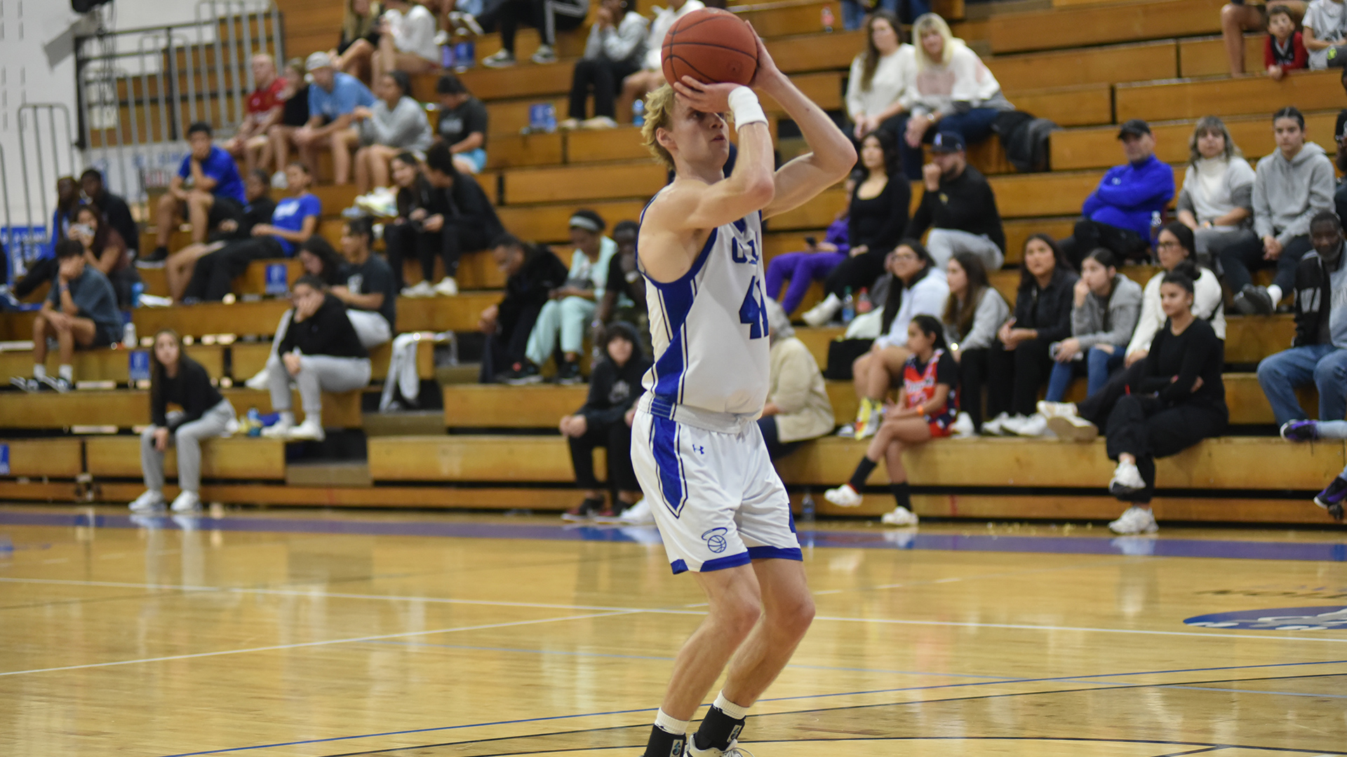 Paul Minjoth led the Saints with 20 points.