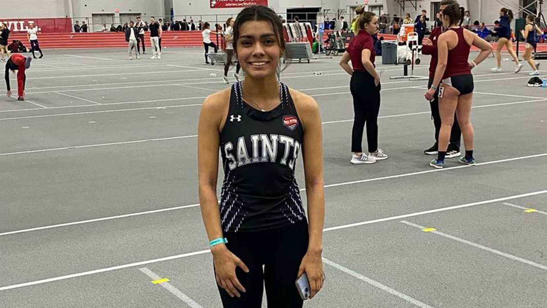 Kristen Torres broke the OLLU record in the 3000m.